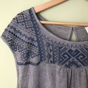 Knox Rose XXL embroidered key hole sleeveless top